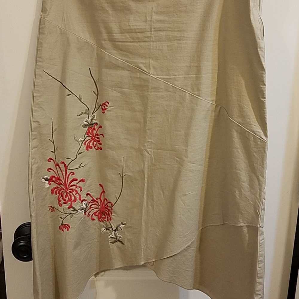 Anthropologie-like skirt with embroidered design